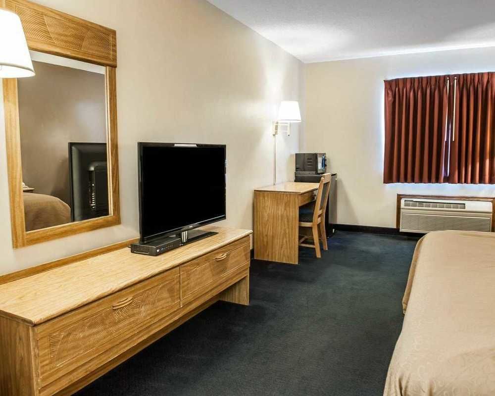 Rodeway Inn Huntington Екстер'єр фото